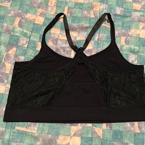 Racerback black lace sports bra - Picture 3 of 7